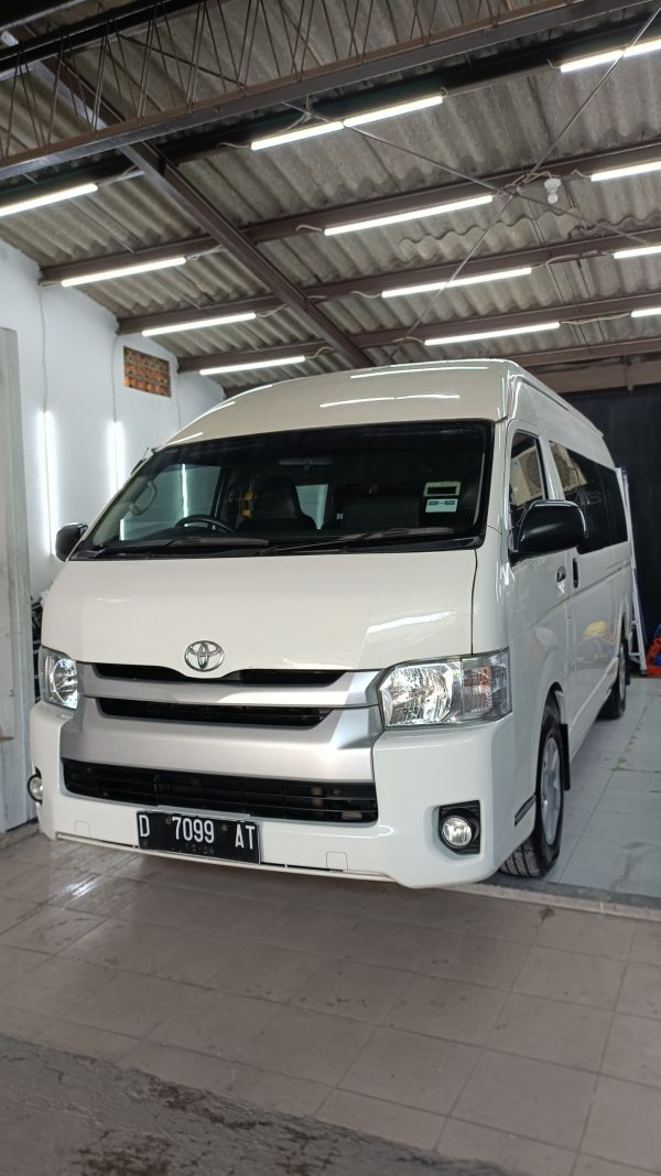 HIACE COMMUTER 2.5 MANUAL 2019 - Image 2