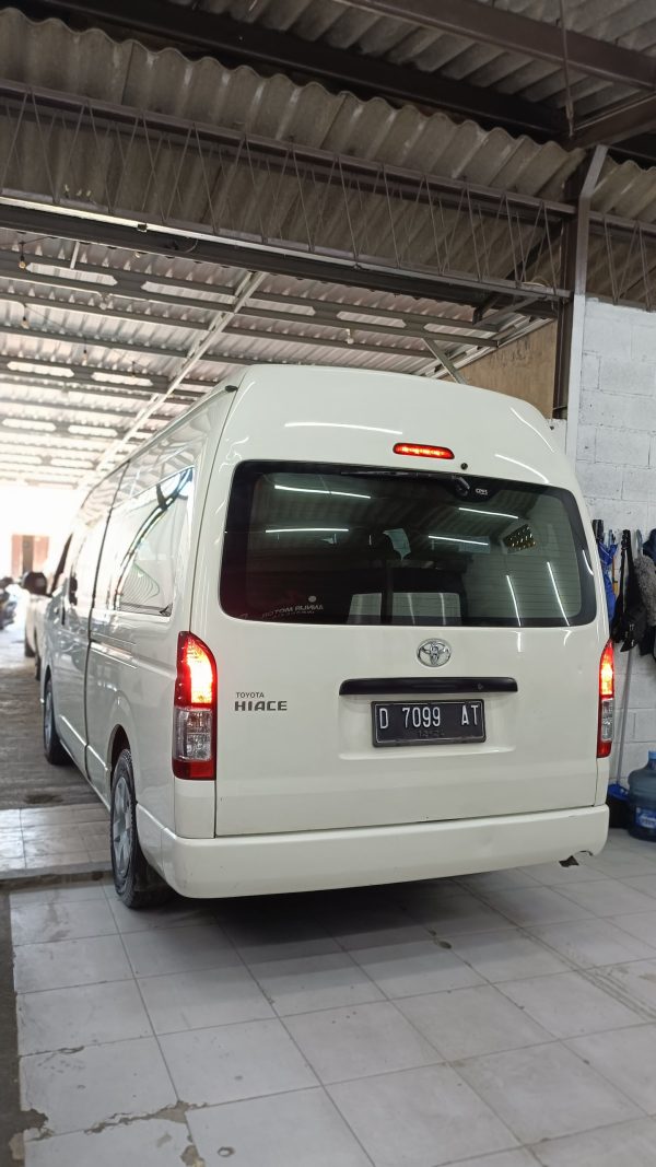 HIACE COMMUTER 2.5 MANUAL 2019 - Image 3