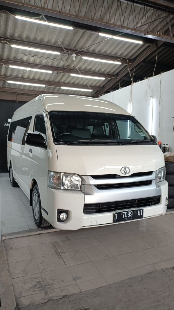 HIACE COMMUTER 2.5 MANUAL 2019 - Image 6