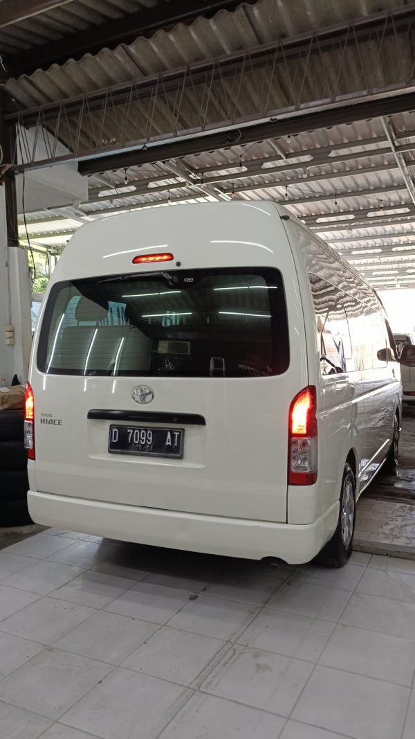 HIACE COMMUTER 2.5 MANUAL 2019 - Image 5