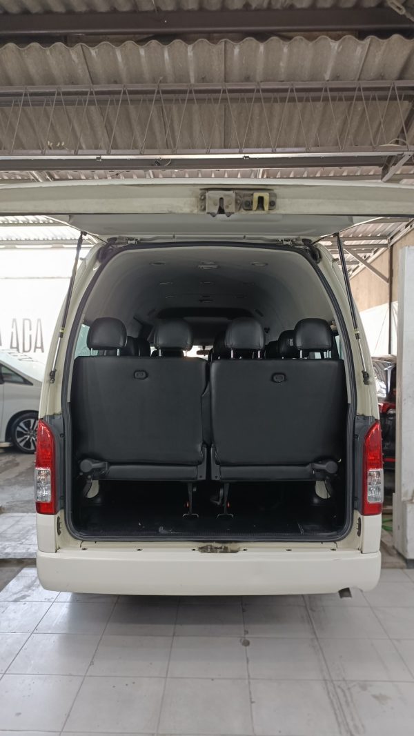 HIACE COMMUTER 2.5 MANUAL 2019 - Image 7
